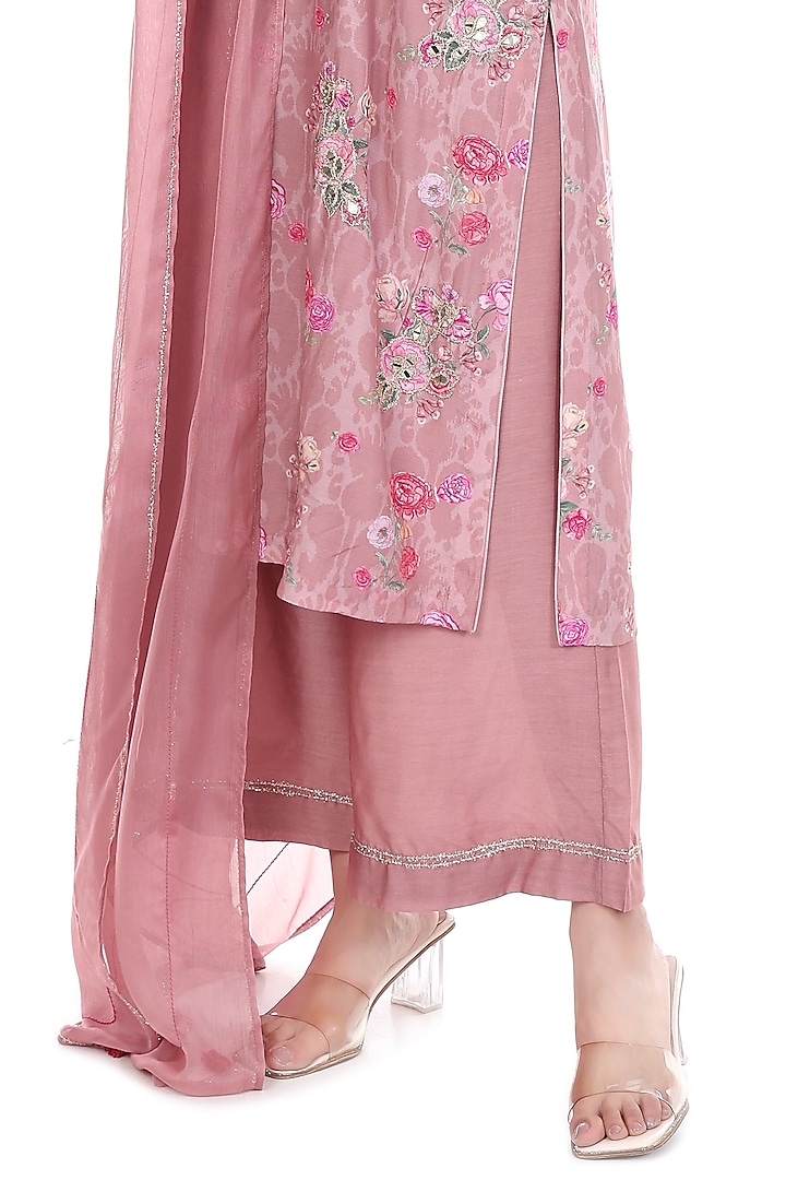 Pink Cotton Silk Floral Printed & Embroidered Kurta Set by Tanu Malhotra at Pernia's Pop Up Shop