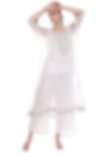 White Lurex Embroidered High-Low Kaftan Set by Tanu Malhotra at Pernia's Pop Up Shop