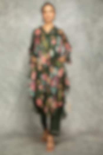 Green Cotton Silk Digital Printed Kurta Set by Tanu Malhotra at Pernia's Pop Up Shop