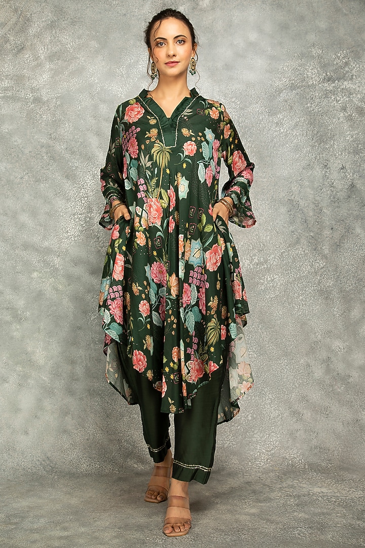 Green Cotton Silk Digital Printed Kurta Set by Tanu Malhotra at Pernia's Pop Up Shop