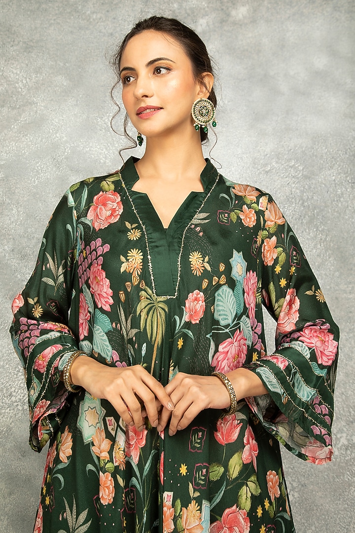 Green Cotton Silk Digital Printed Kurta Set by Tanu Malhotra at Pernia's Pop Up Shop