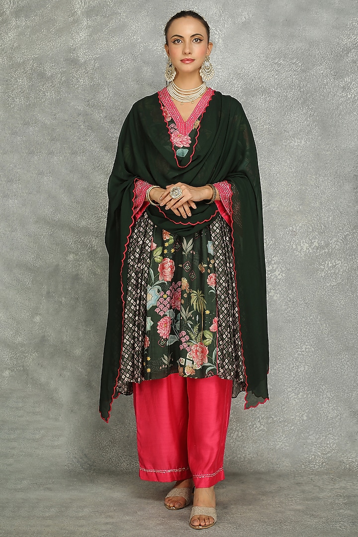 Green Cotton Silk Digital Printed Kurta Set by Tanu Malhotra at Pernia's Pop Up Shop