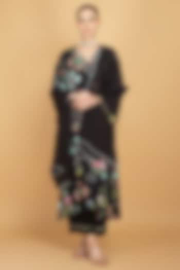 Black Crepe Floral Printed & Sequins Work Kurta Set by Tanu Malhotra at Pernia's Pop Up Shop