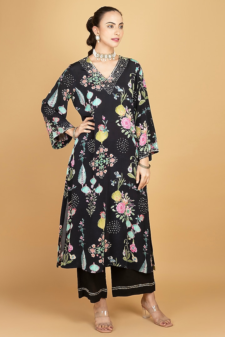 Black Crepe Floral Printed & Sequins Work Kurta Set by Tanu Malhotra at Pernia's Pop Up Shop