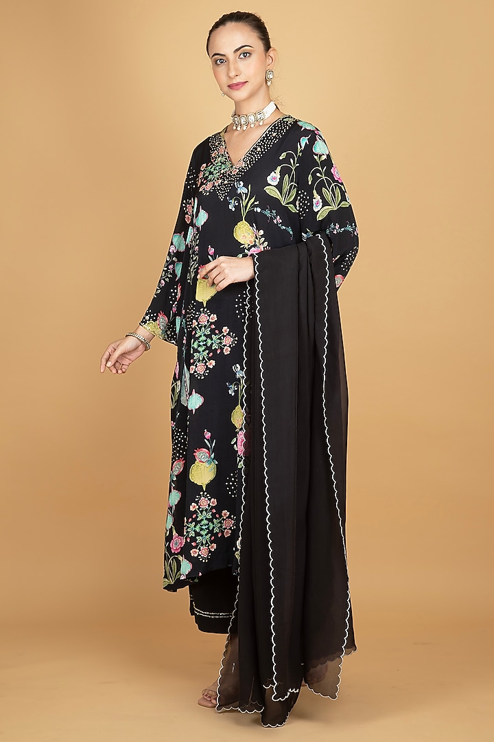 Black Crepe Floral Printed & Sequins Work Kurta Set by Tanu Malhotra at Pernia's Pop Up Shop