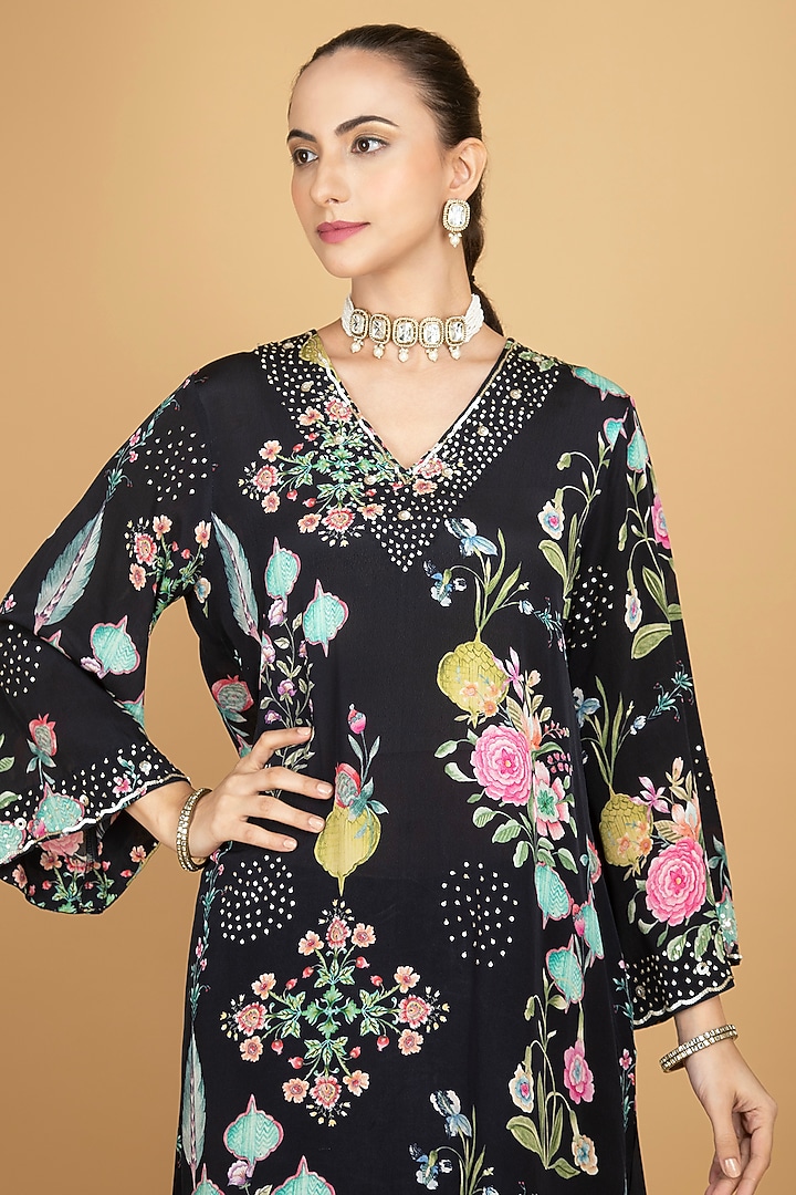 Black Crepe Floral Printed & Sequins Work Kurta Set by Tanu Malhotra at Pernia's Pop Up Shop