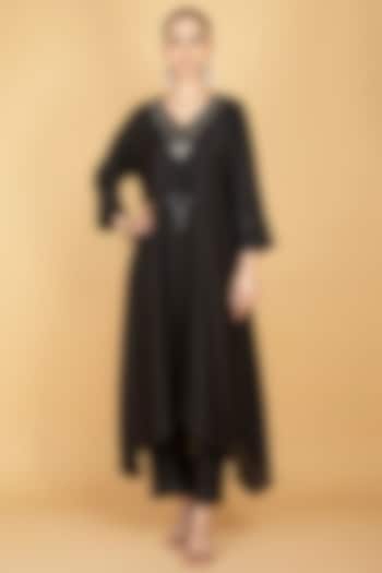 Black Cotton Silk Sequins Hand Embellished High-Low Kaftan Set by Tanu Malhotra at Pernia's Pop Up Shop