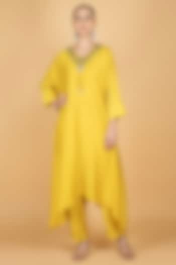 Lime Yellow Cotton Silk Sequins Hand Embellished High-Low Kaftan Set by Tanu Malhotra at Pernia's Pop Up Shop