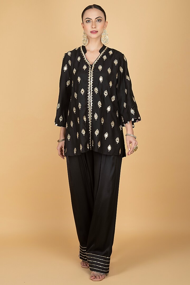 Black Cotton Silk Mirror Boota Embroidered Short Kurta Set by Tanu Malhotra at Pernia's Pop Up Shop
