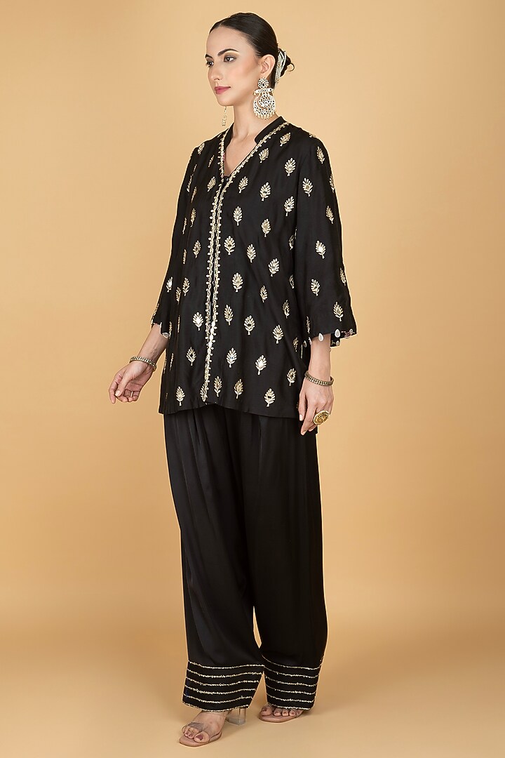 Black Cotton Silk Mirror Boota Embroidered Short Kurta Set by Tanu Malhotra at Pernia's Pop Up Shop