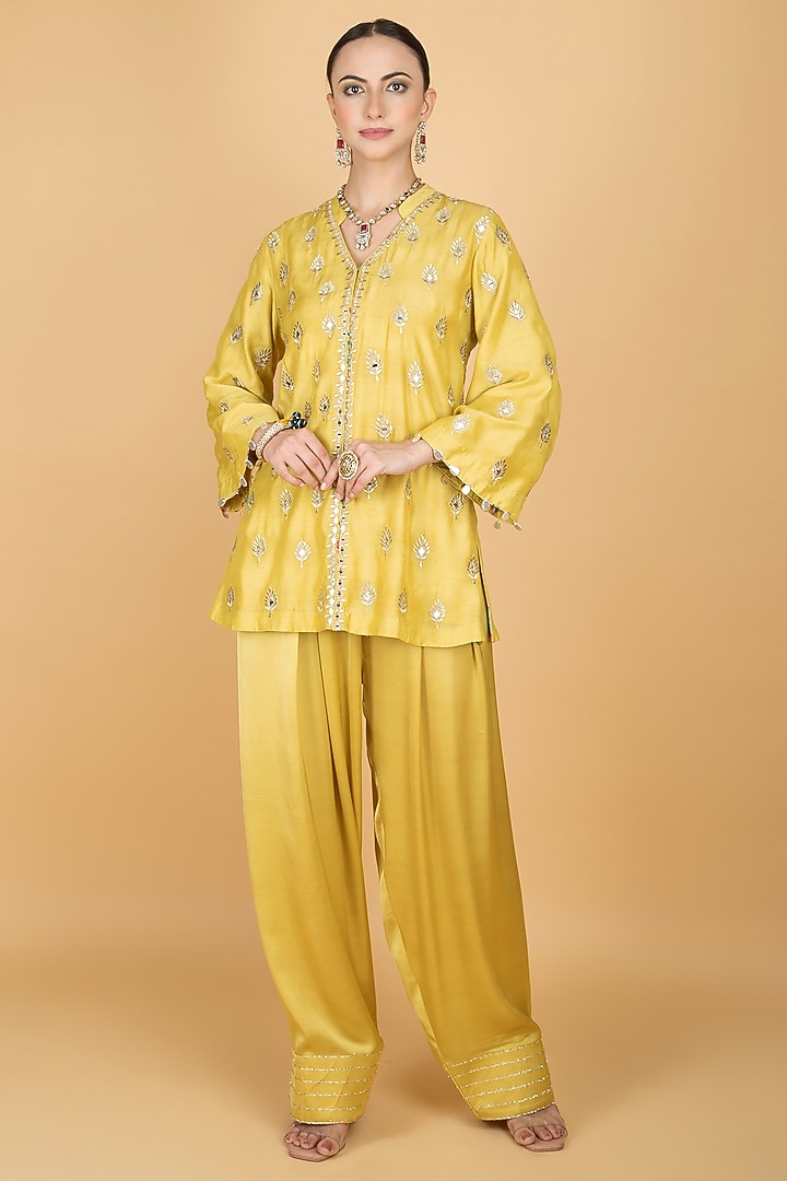 Lime Yellow Cotton Silk Mirror Boota Embroidered Short Kurta Set by Tanu Malhotra at Pernia's Pop Up Shop