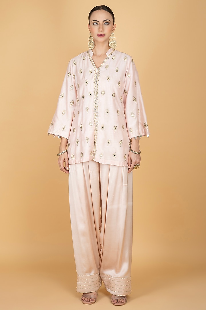 Nude Pink Cotton Silk Mirror Boota Embroidered Short Kurta Set by Tanu Malhotra at Pernia's Pop Up Shop