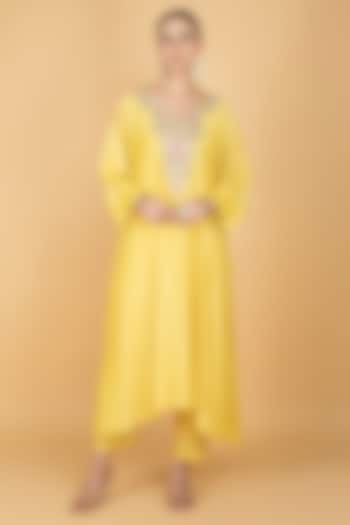 Lime Yellow Cotton Silk Hand Embroidered High-Low Kaftan Set by Tanu Malhotra at Pernia's Pop Up Shop