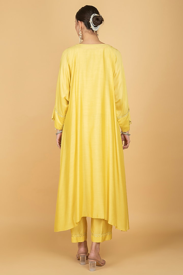 Lime Yellow Cotton Silk Hand Embroidered High-Low Kaftan Set by Tanu Malhotra at Pernia's Pop Up Shop