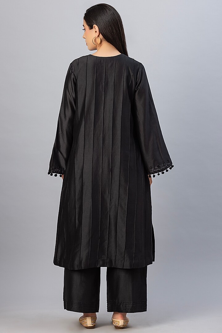 Black Chanderi Silk Mirror Embroidered Kurta Set by Tanu Malhotra at Pernia's Pop Up Shop