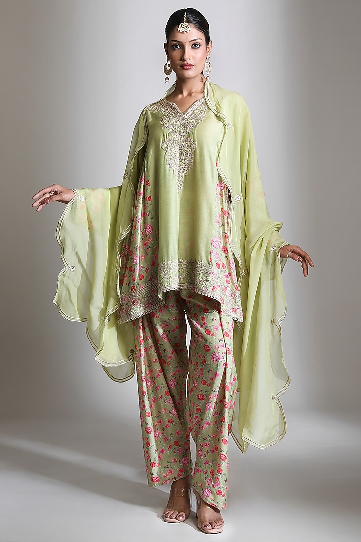 Green Cotton Silk Embroidered Kurta Set by Tanu Malhotra at Pernia's Pop Up Shop
