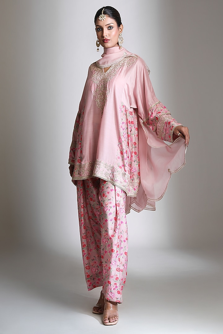 Pink Cotton Silk Embroidered Kurta Set by Tanu Malhotra at Pernia's Pop Up Shop