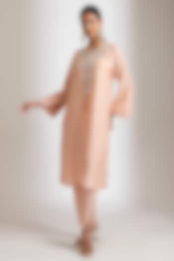 Peach Cotton Silk Embroidered Kurta Set by Tanu Malhotra at Pernia's Pop Up Shop