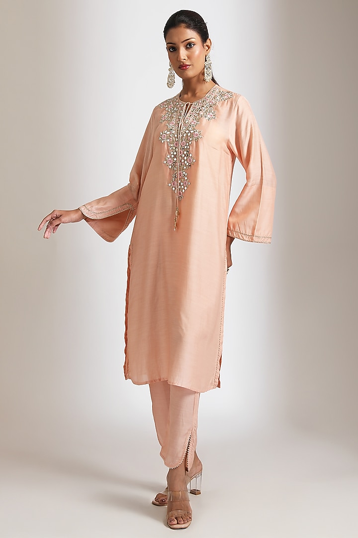 Peach Cotton Silk Embroidered Kurta Set by Tanu Malhotra at Pernia's Pop Up Shop