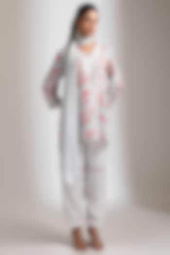 Blue Cotton Silk Floral Embroidered Kurta Set by Tanu Malhotra at Pernia's Pop Up Shop
