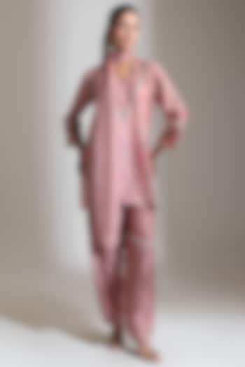 Pink Cotton Silk Floral Embroidered Kurta Set by Tanu Malhotra at Pernia's Pop Up Shop
