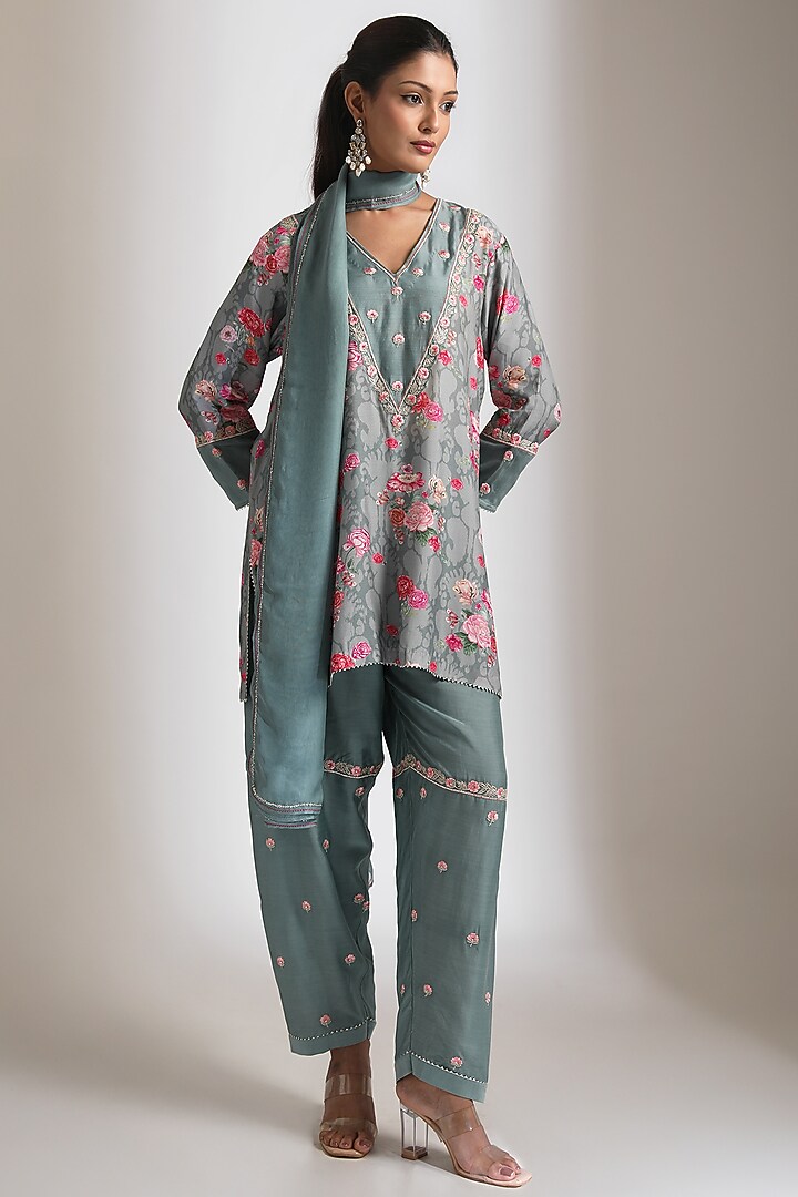 Teal Cotton Silk Floral Embroidered Kurta Set by Tanu Malhotra at Pernia's Pop Up Shop