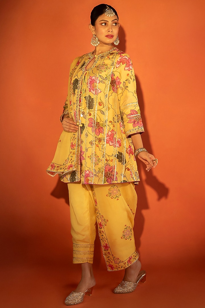 Yellow Cotton Silk Floral Printed Angrakha Set by Tanu Malhotra at Pernia's Pop Up Shop