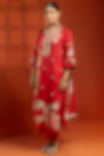 Red Cotton Silk Embroidered Kurta Set by Tanu Malhotra at Pernia's Pop Up Shop