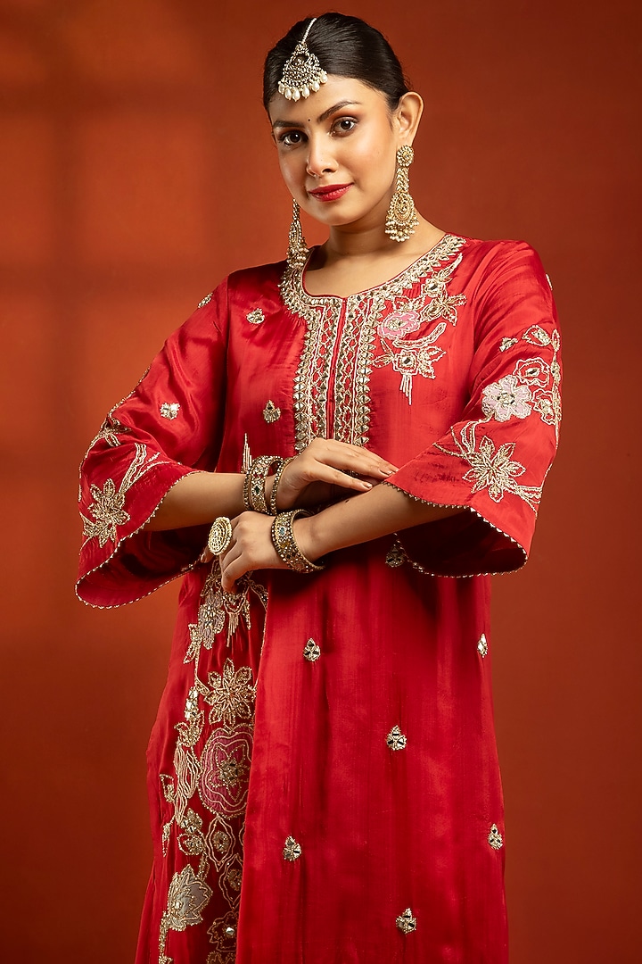 Red Cotton Silk Embroidered Kurta Set by Tanu Malhotra at Pernia's Pop Up Shop