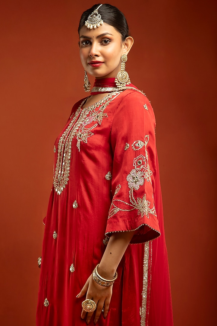 Red Cotton Silk Embroidered Kurta Set by Tanu Malhotra at Pernia's Pop Up Shop
