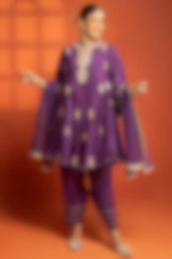 Purple Cotton Silk Embroidered Short Kurta Set by Tanu Malhotra at Pernia's Pop Up Shop