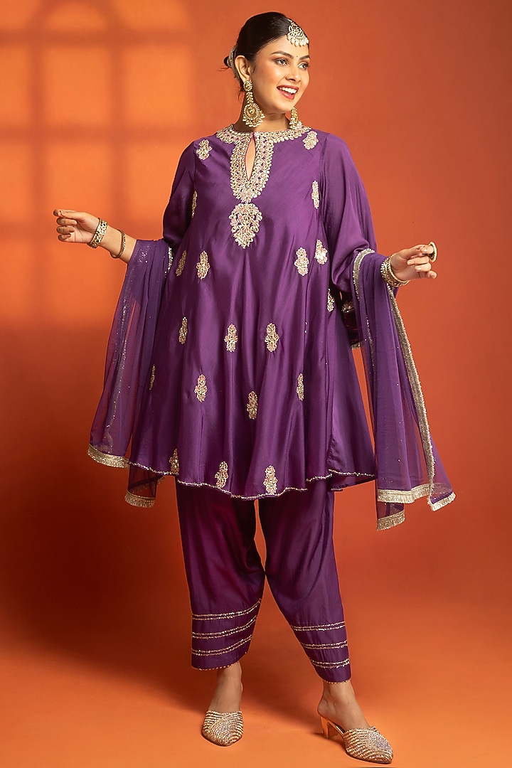 Purple Cotton Silk Embroidered Short Kurta Set by Tanu Malhotra at Pernia's Pop Up Shop