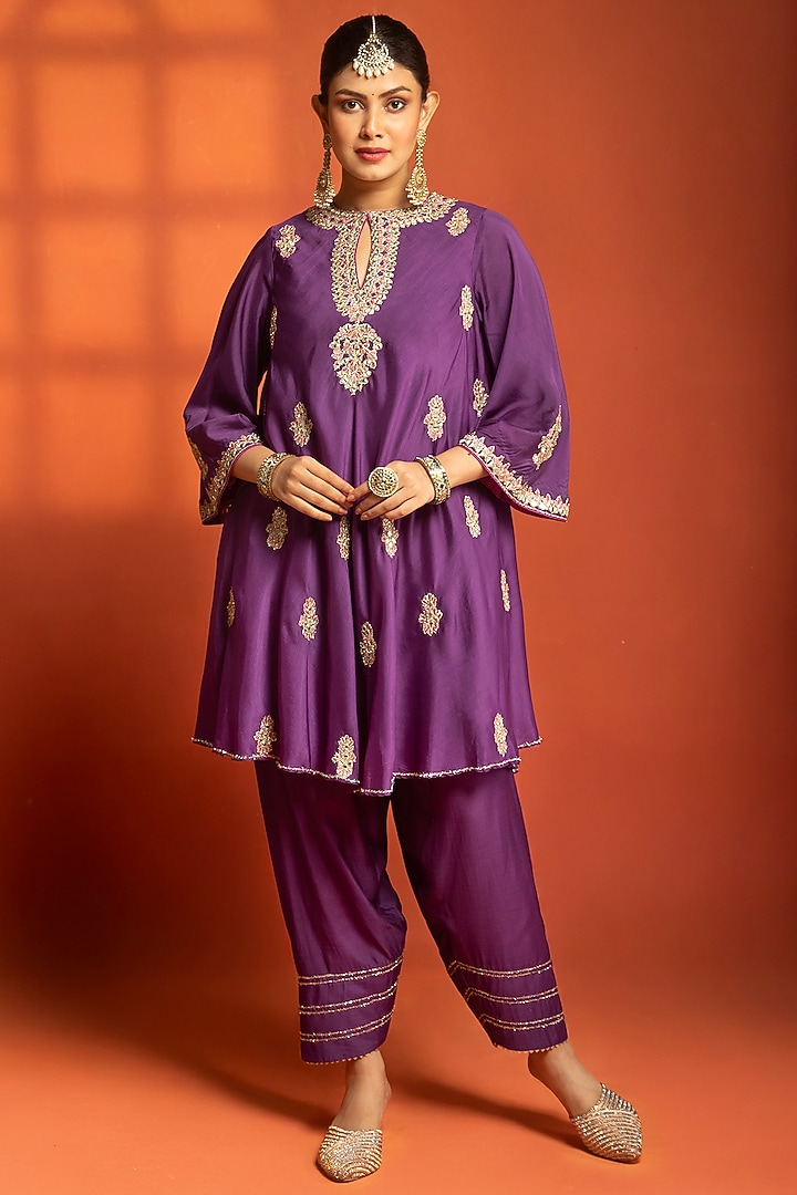 Purple Cotton Silk Embroidered Short Kurta Set by Tanu Malhotra at Pernia's Pop Up Shop