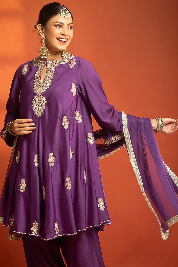 Purple Cotton Silk Embroidered Short Kurta Set by Tanu Malhotra at Pernia's Pop Up Shop