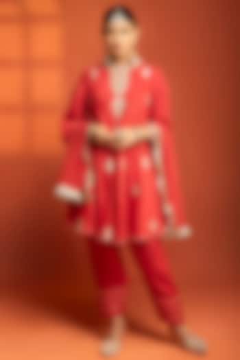 Red Cotton Silk Embroidered Short Kurta Set by Tanu Malhotra at Pernia's Pop Up Shop