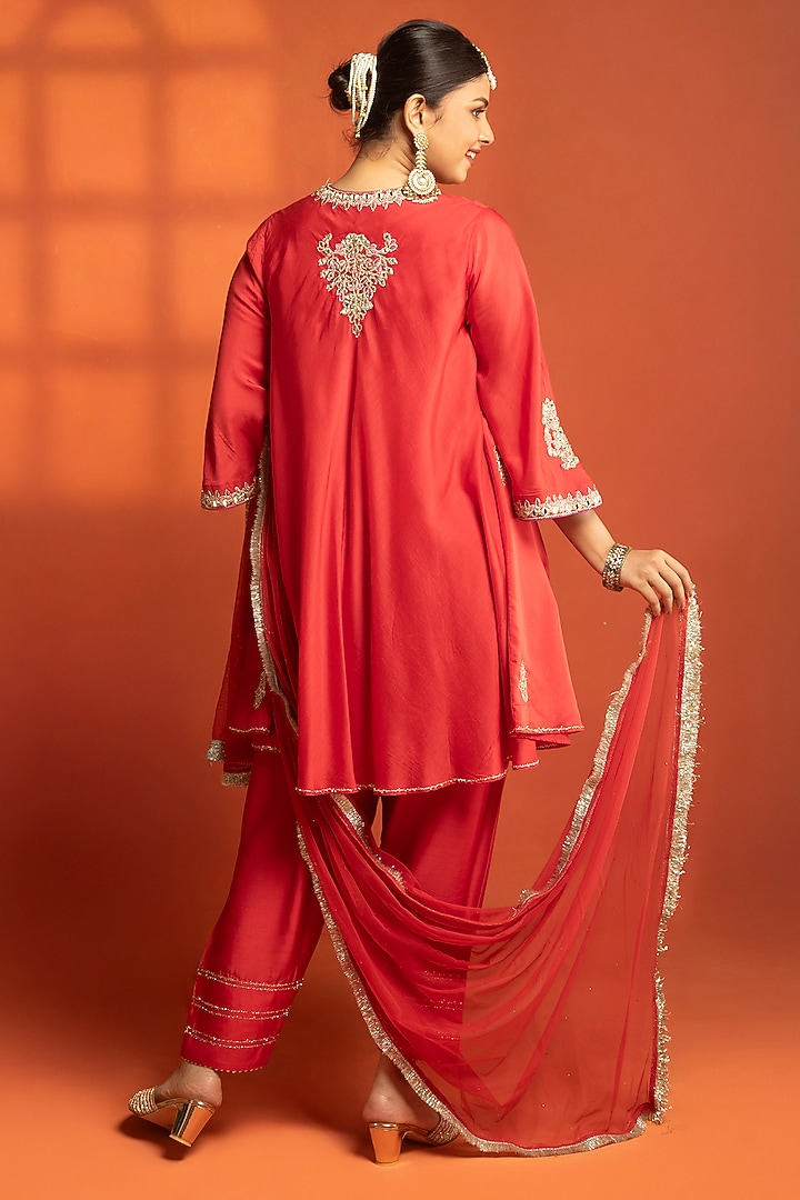 Red Cotton Silk Embroidered Short Kurta Set by Tanu Malhotra at Pernia's Pop Up Shop