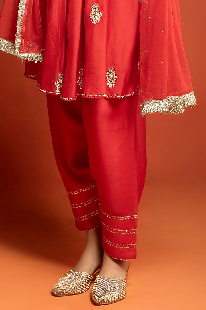 Red Cotton Silk Embroidered Short Kurta Set by Tanu Malhotra at Pernia's Pop Up Shop