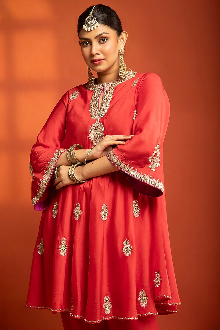Red Cotton Silk Embroidered Short Kurta Set by Tanu Malhotra at Pernia's Pop Up Shop