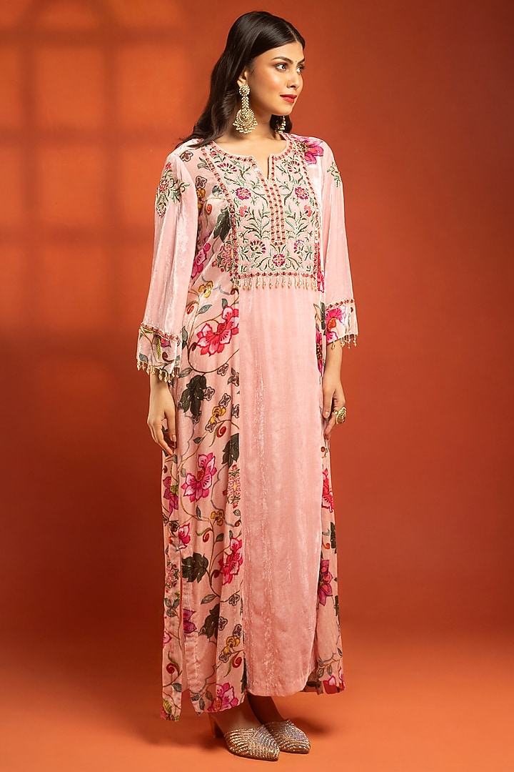 Pink Silk Embroidered Kurta Set by Tanu Malhotra at Pernia's Pop Up Shop