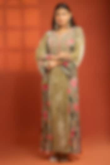 Green Silk Velvet Embroidered Kurta Set by Tanu Malhotra at Pernia's Pop Up Shop