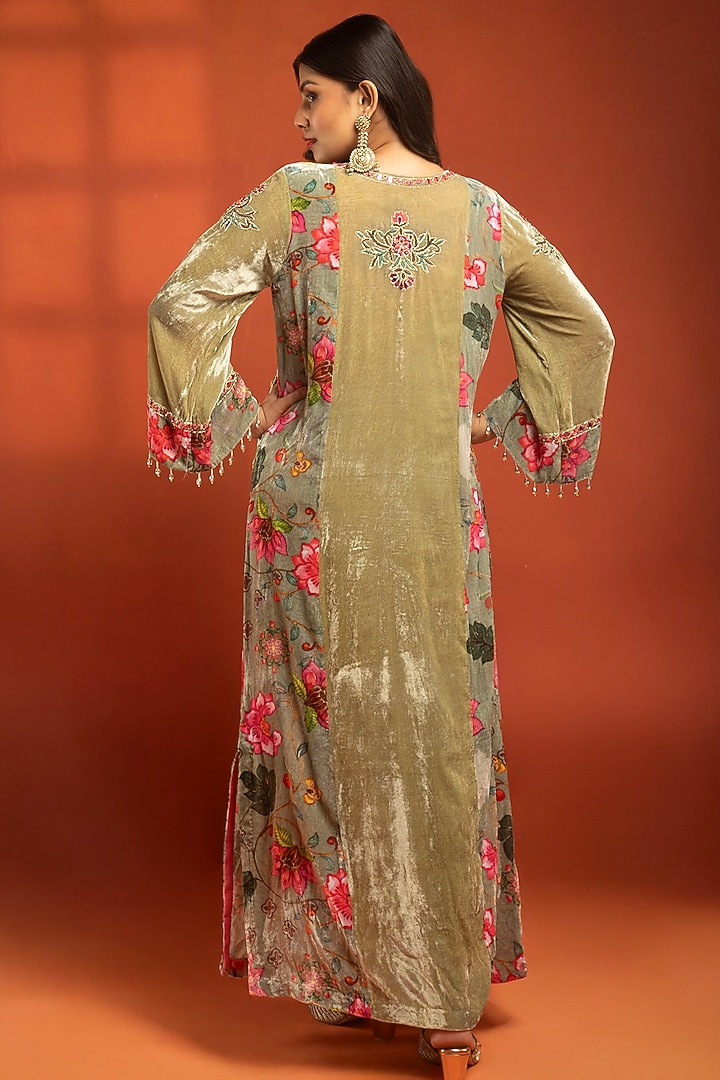 Green Silk Velvet Embroidered Kurta Set by Tanu Malhotra at Pernia's Pop Up Shop