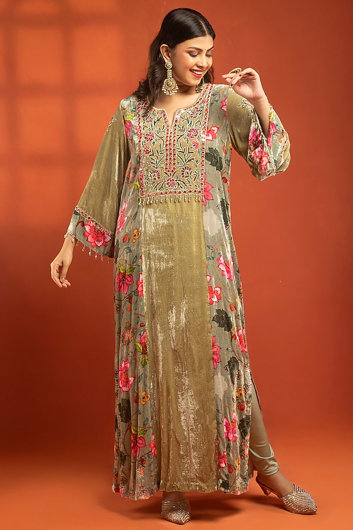 Green Silk Velvet Embroidered Kurta Set by Tanu Malhotra at Pernia's Pop Up Shop