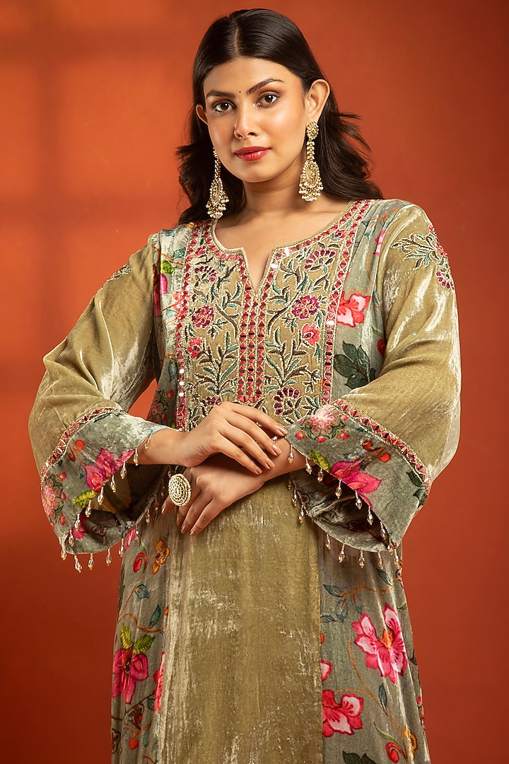 Green Silk Velvet Embroidered Kurta Set by Tanu Malhotra at Pernia's Pop Up Shop