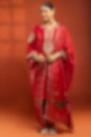 Red Silk Velvet Printed Kurta Set by Tanu Malhotra at Pernia's Pop Up Shop