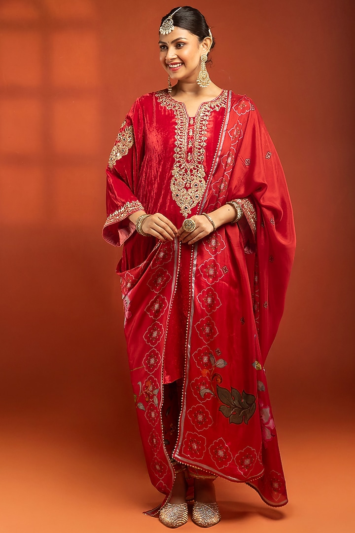Red Silk Velvet Printed Kurta Set by Tanu Malhotra at Pernia's Pop Up Shop