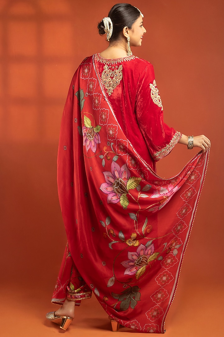Red Silk Velvet Printed Kurta Set by Tanu Malhotra at Pernia's Pop Up Shop