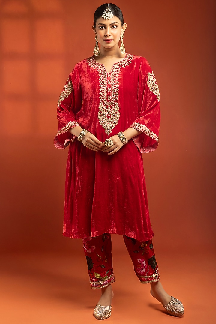 Red Silk Velvet Printed Kurta Set by Tanu Malhotra at Pernia's Pop Up Shop