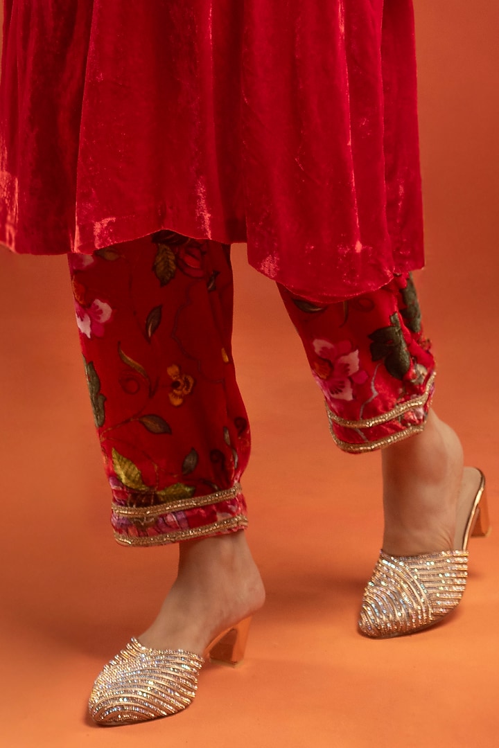 Red Silk Velvet Printed Kurta Set by Tanu Malhotra at Pernia's Pop Up Shop