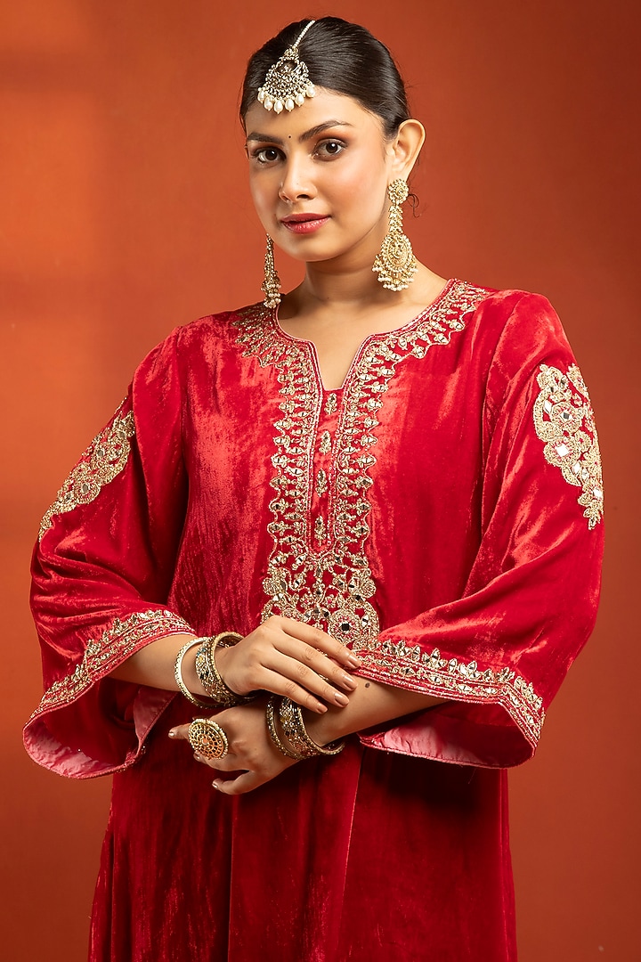 Red Silk Velvet Printed Kurta Set by Tanu Malhotra at Pernia's Pop Up Shop