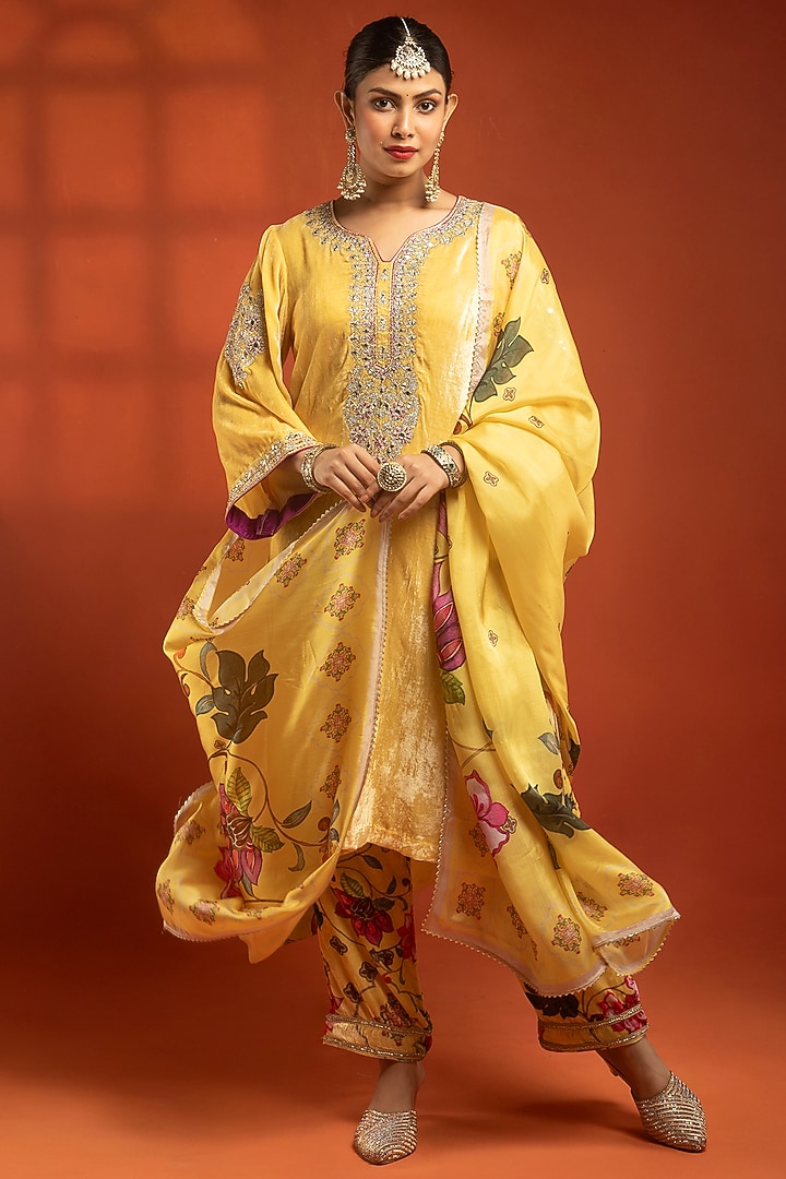 Yellow Silk Velvet Printed Kurta Set by Tanu Malhotra at Pernia's Pop Up Shop